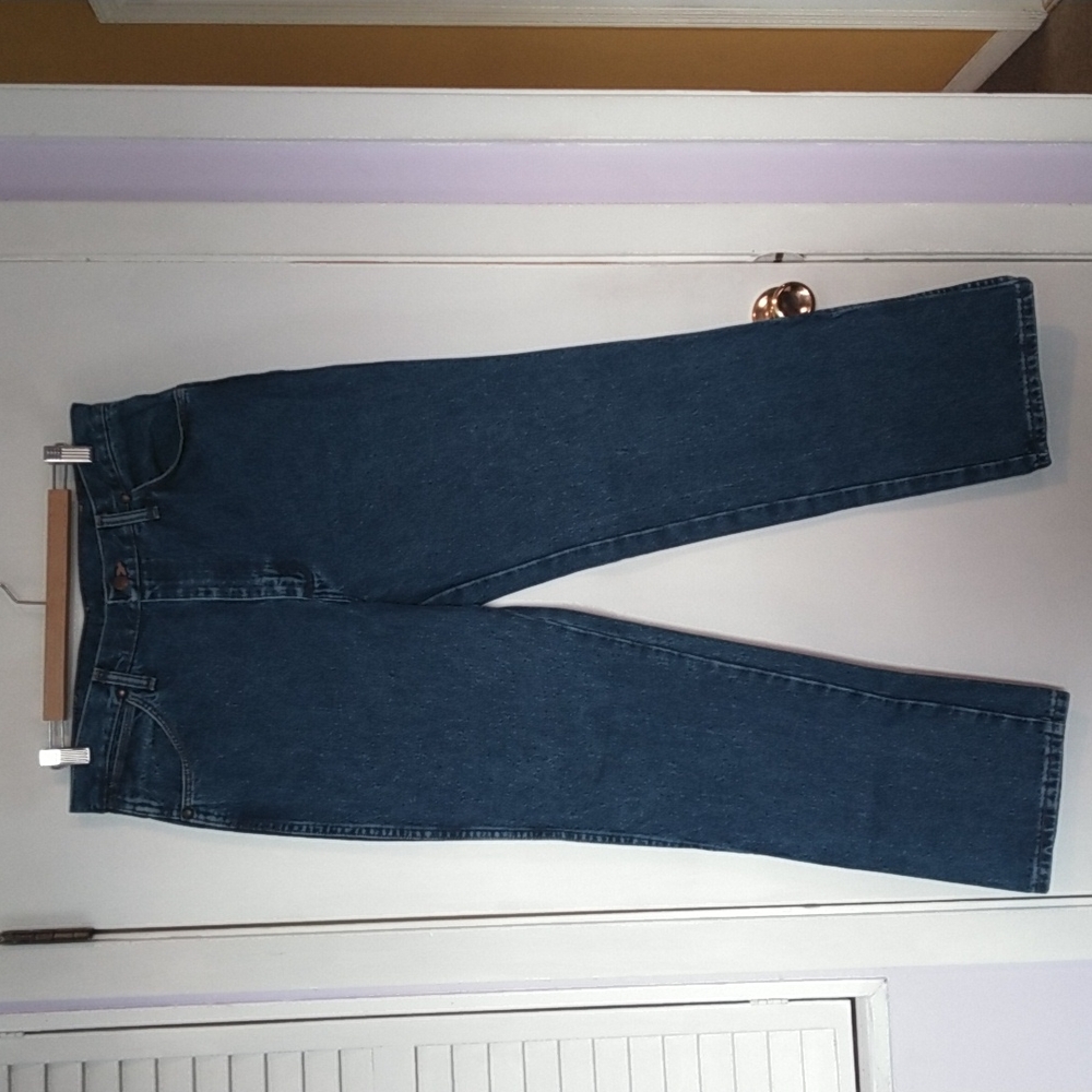 Wrangler Jeans, Men's Size 34 x 30. Gently worn condition.